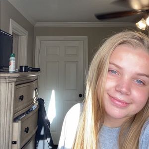 Meet your Posher, Casey